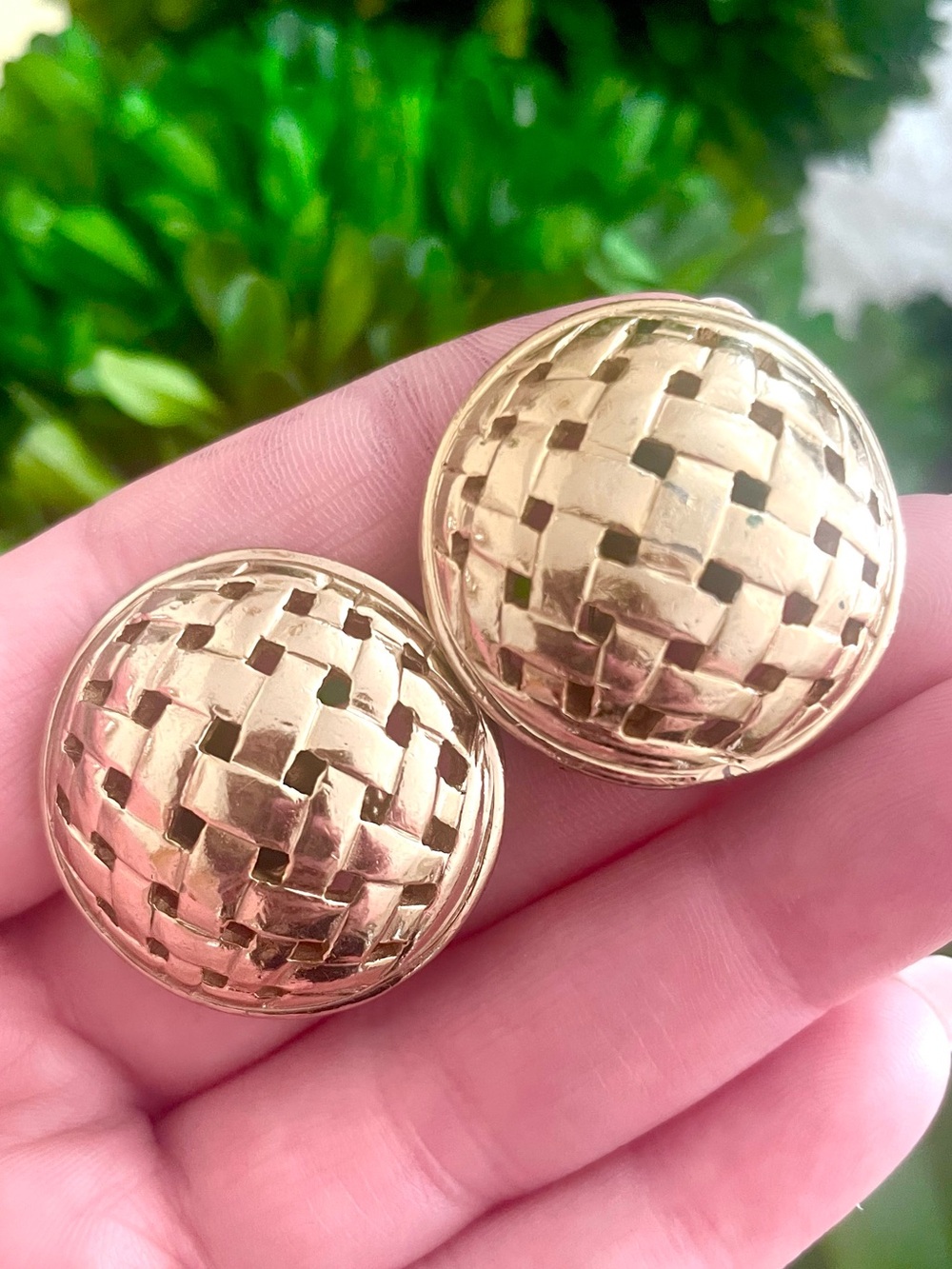 Vintage MONET Luxury Clips Clip On Earrings